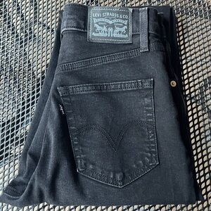 Levi’s High Waisted Mom Jeans Black